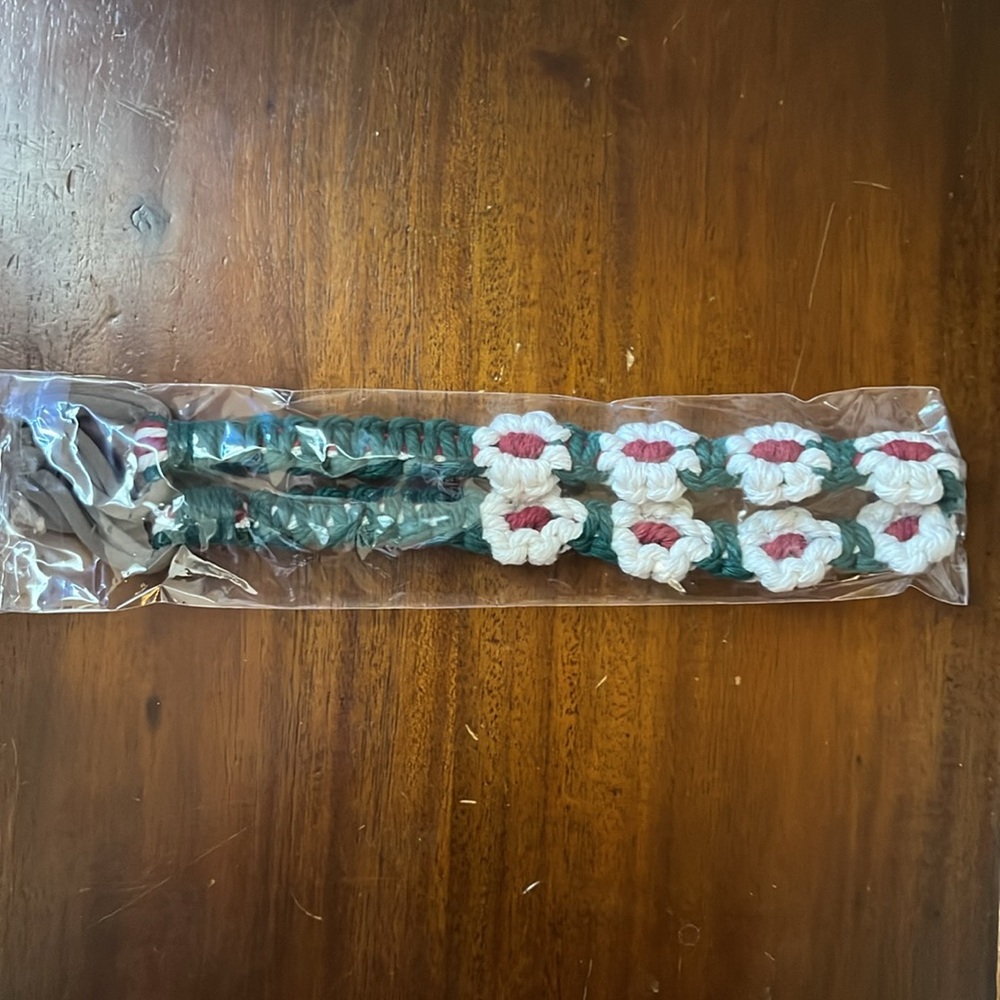 Crochet flower pattern elastic head wrap/ headband Teal and Cream - Picture 15 of 15